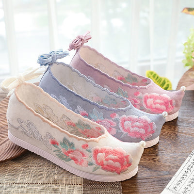 Antique Female Embroidered Cotton Shoes